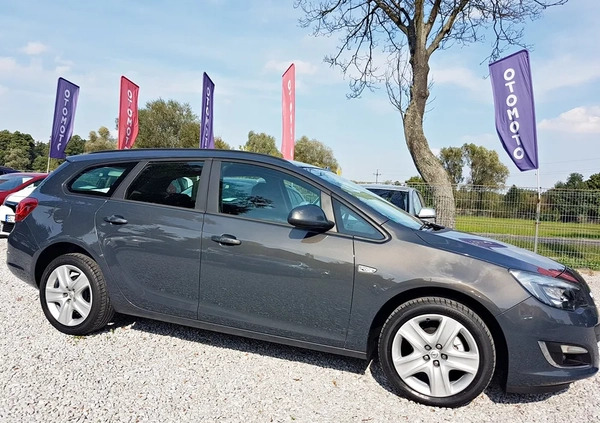 Opel Astra cena 29900 przebieg: 123000, rok produkcji 2012 z Łobżenica małe 631